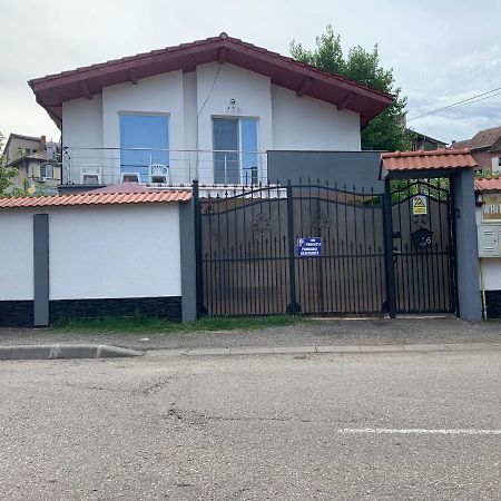 White House Guest House Hunedoara Exterior photo